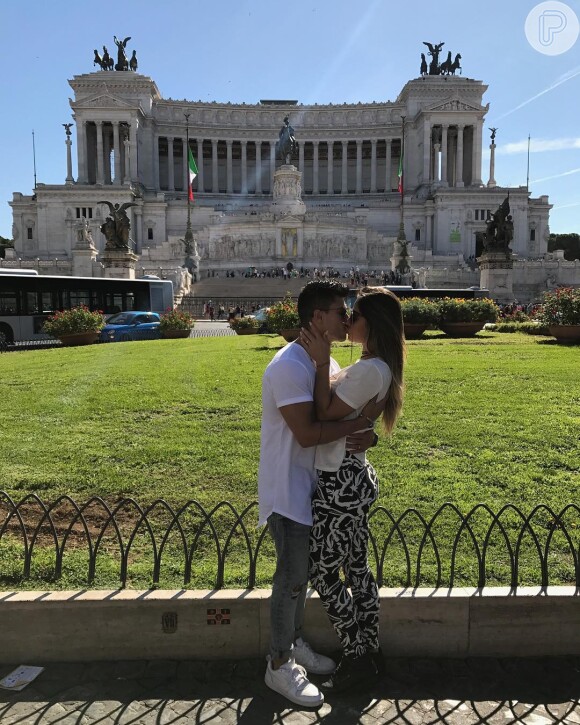 Na Piazza Venezia, Mayra Cardi se declarou para Arthur Aguiar: 'Que o amor sempre supere todos os outros sentimentos e momentos'