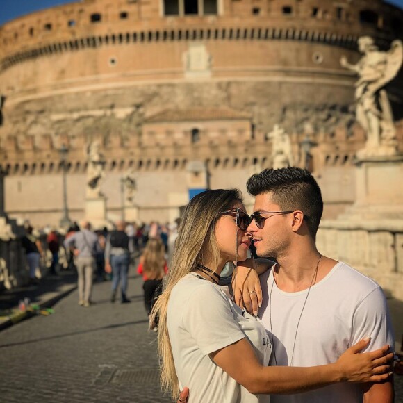 Em Veneza, Mayra Cardi e Arthur Aguiar passaram por problemas com apartamento alugado. Segundo o ator, os dois foram expulsos da casa pela proprietária do local