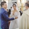 Ex-BBB Munik Nunes casou com empresário Anderson Felício em Fortaleza usando um vestido de R$ 40 mil
