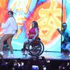 Anitta cantou 'Paradinha', que contou com time de dançarinos, incluindo seu novo bailarino com síndrome de down