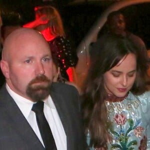 Dakota Johnson foi à festa de casamento de Michelle Alves e Guy Oseary