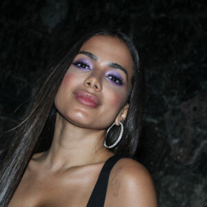 Anitta foi à festa de casamento Michelle Alves antes de comparecer ao prêmio Multishow