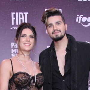 Luan Santana foi acompanhado da namorada, Jade Magalhães, no Prêmio Multishow de Música