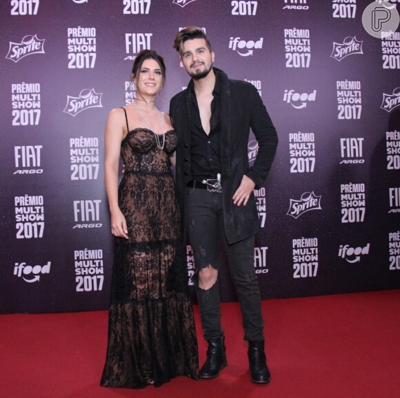 Luan Santana foi acompanhado da namorada, Jade Magalhães, no Prêmio Multishow de Música