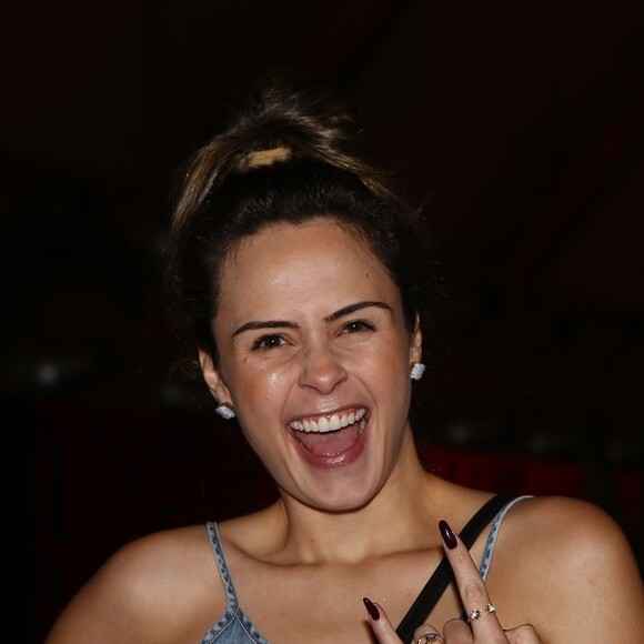 Ana Paula Renault explicou o que pretende com seu programa na web: 'Sou julgada como patricinha inútil. Se eu consigo, todo mundo consegue fazer uma reforma em casa'