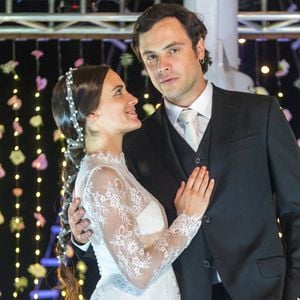 A canceriana Clara (Bianca Bin) e o geminiano Gael (Sergio Guizé) vivem um relacionamento complicado e abusivo na novela 'O Outro Lado do Paraíso'