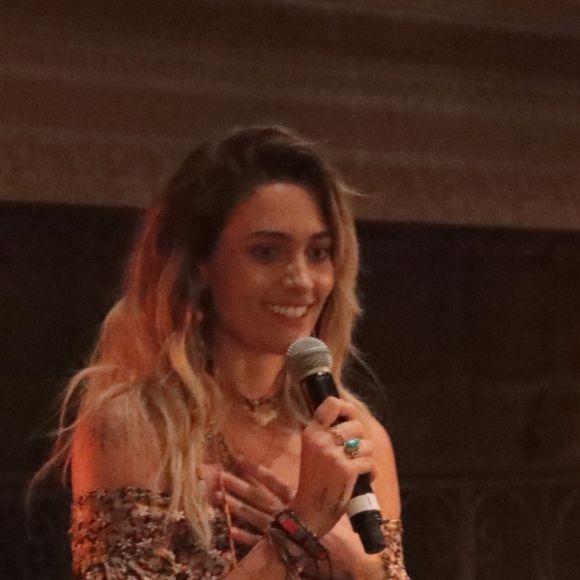 Paris Jackson fez um discurso durante o jantar beneficente