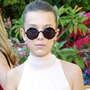 Millie Bobby Brown usou óculos superdescolados da marca Gentle Monster