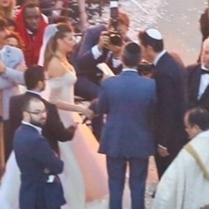 Michelle Alves usou um vestido do estilista Zac Posen e joias Ana Khouri no casamento