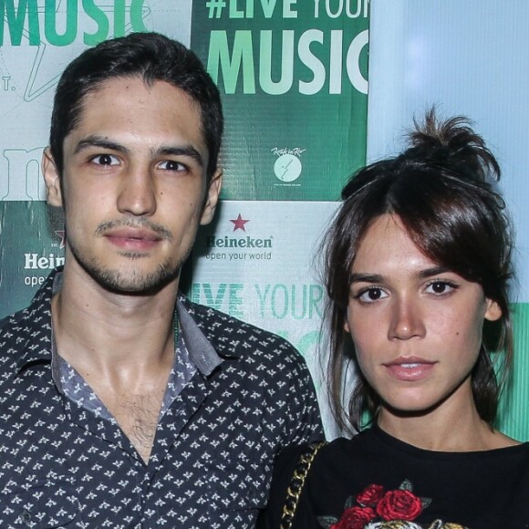 Gabriel Leone fará par com Carla Salle na série 'Onde Nascem os Fortes'