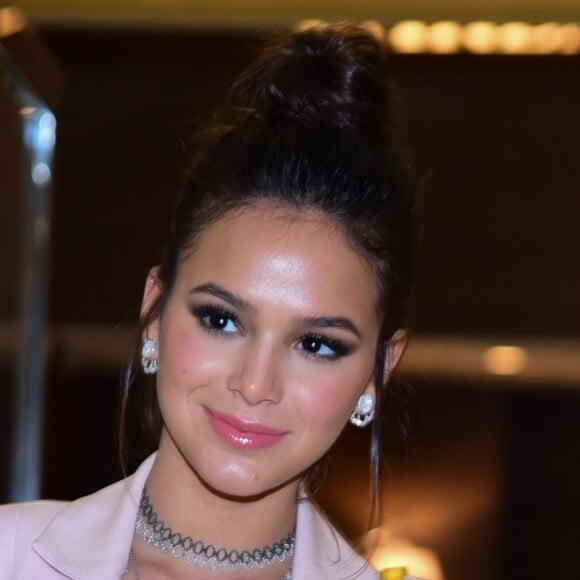 Bruna Marquezine cortou frango e carne da sua alimentação