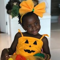 Giovanna Ewbank exibe Títi fantasiada de abóbora: 'Dia de Halloween na escola'