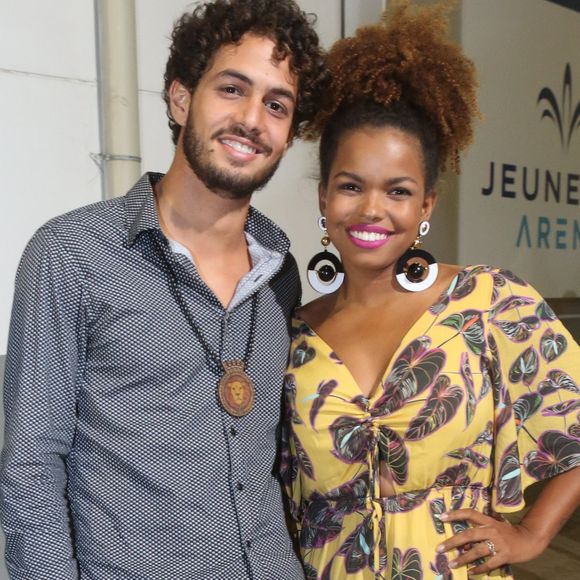 Jeniffer Nascimento curtiu o show de John Mayer com o namorado, Jean Amorim