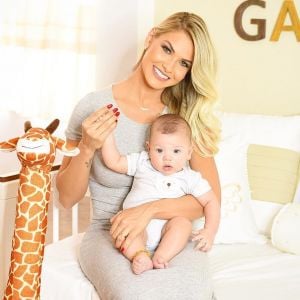 Andressa Suíta comemorou os 4 meses de Gabriel, seu filho com Gusttavo Lima, com registro fofo junto do herdeiro