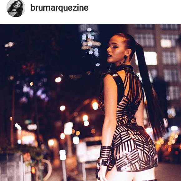 Bruna Marquezine recebeu curtidas dos cantores Shawn Mendes e Nick Jonas em fotos com look sexy