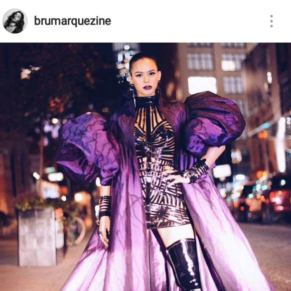 Shawn Mendes curtiu, juntamente com a cantora Anitta, a foto em que Bruna Marquezine aparece de frente