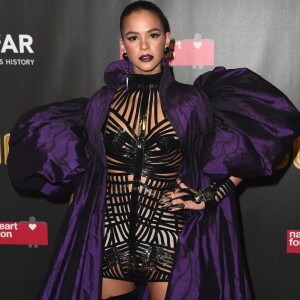 Vestido ousado escolhido por Bruna Marquezine em Nova York é da grife Le Lis Blanc