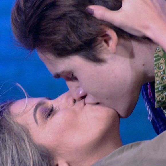 Nicolas Prattes deu beijo de novela da bailarina Mayara Araújo durante o 'Dança dos Famosos', do 'Domingão do Faustão'