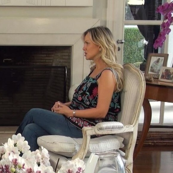 O 'Programa da Eliana' começou com uma entrevista emocionante da apresentadora para Roberto Cabrini