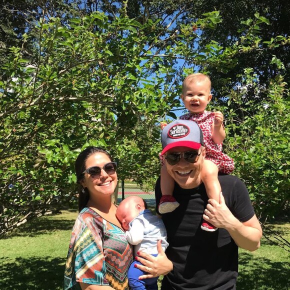 Teodoro nasceu pouco antes de Melinda completar 1 ano de idade