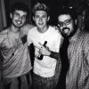 Niall Horan tira foto com fãs em festa privada do One Direction