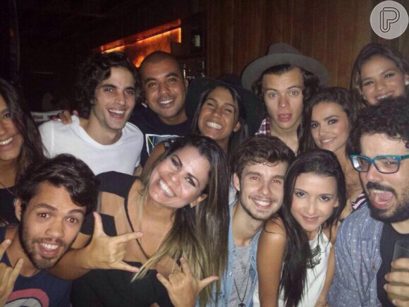 Bruna Marquezine assistiu ao show da banda One Direction no palco e emendou numa festa privada com os integrantes no hotel Fasano, em Ipanema, no Rio de Janeiro, em 8 de maio de 2014