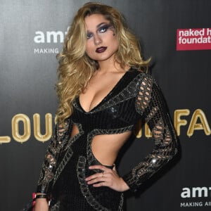 Sasha Meneghel fez uma maquiagem de teia de aranha na lateral do rosto para a festa de Halloween Fabulous Fund Fair, realizada em Nova York em 28 de outubro de 2017