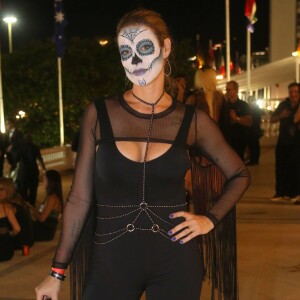 Luana Piovani cobriu o rosto com pintura para o Halloween do Copacabana Palace, no Rio de Janeiro, no último sábado, 28 de outubro de 2017