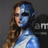 Vlada Roslyakova caprichou na maquiagem, que dividiu seu corpo com tinta azul, para a festa de Halloween Fabulous Fund Fair, realizada em Nova York em 28 de outubro de 2017