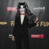 A top colombiana Daniela Lopez se inspirou no filme 'Jogos Mortais' para a festa de Halloween Fabulous Fund Fair, realizada em Nova York em 28 de outubro de 2017