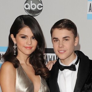 Justin Bieber e a ex-namorada Selena Gomez foram vistos juntos novamente