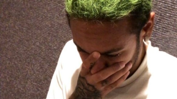 Neymar exibe cabelo verde e movimenta web: 'Está parecendo um gramado'
