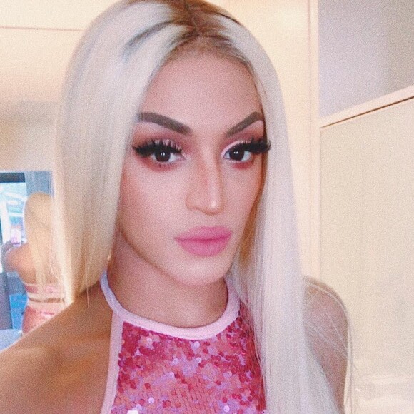 'Sempre me apoiou – aliás, a família inteira, minhas irmãs também. Meu pai biológico não conheço', declarou Pabllo Vittar
