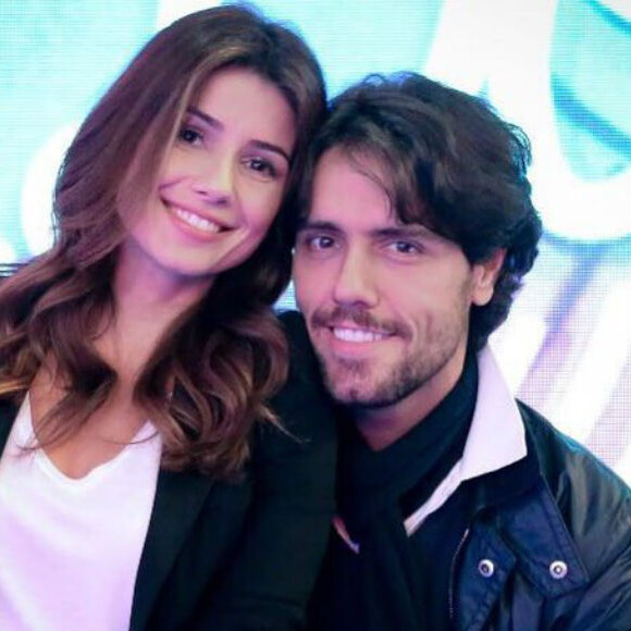 Paula Fernandes terminou o namoro com Thiago Arancam. Informação do colunista Leo Dias, do programa 'Fofocalizando', nesta terça-feira, 31 de outubro de 2017, foi confirmada pela assessoria de imprensa da cantora: 'Agendas não estavam funcionando'