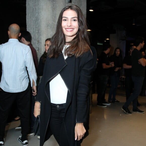 Marina Moschen mostrou o clima descontraído entre os atores nos bastidores de 'Deus Salve o Rei'