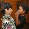 Roque, filho de Regina Casé, brincou com Fernanda Abreu no lançamento da série documental 'Asdrubal Trouxe o Trombone'