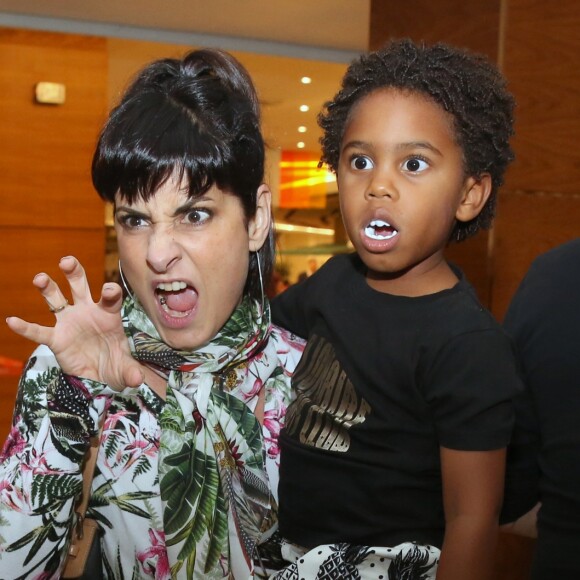 Filho de Regina Casé, Roque brincou com Fernanda Abreu antes do lançamento da série documental