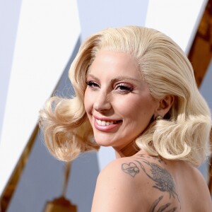 'Nós somos artistas ambiciosos que tentamos conciliar longas distâncias e agendas complicadas para manter o amor simples que sempre compartilhamos. Por favor, torçam por nós! Somos como todo mundo e realmente amamos um ao outro', disse Lady Gaga ao anunciar término com Taylor Kinney