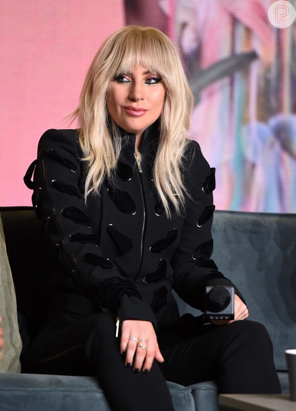 Lady Gaga cancelou sua apresentação no Rock in Rio e foi substituída pela banda Maroon 5, no show que aconteceria no Palco Mundo. Dias depois, ela anunciou que a turnê na Europa, o 'Joanne World Tour', seria adiada devido à sua luta com a fibromialgia