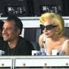 Lady Gaga desmente rumores de noivado com Christian Carino
