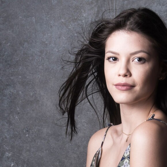 Vitória Strada, atriz que interpreta Maria Vitória, a protagonista da novela "Tempo de Amar", afirmou acompanhar a reação dos espectadores, no Twitter 