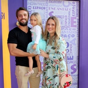 Rafael Cardoso e Mariana Bridi já são pais de Aurora, de 3 anos