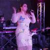 Para o show, a cantora Preta Gil investiu em um vestido da estilista Patricia Bonaldi, com mais de 25 mil pérolas aplicadas a mão