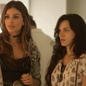 'O Outro Lado do Paraíso': Lívia (Grazi Massafera) dopa Clara (Bianca Bin) e Sophia (Marieta Severo) a interna com laudo falso, de acordo com informações do 'Observatório da TV' nesta quinta-feira, dia 02 de novembro de 2017