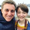 Luciano Huck viaja com família para NY e posa com Noah Schnapp, da série 'Stranger Things', em foto postada nesta quinta-feira, dia 02 de novembro de 2017