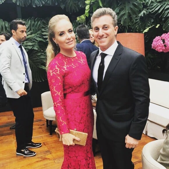 Luciano Huck e Angélica visitaram um set de gravação do irmão do apresentador em Nova York