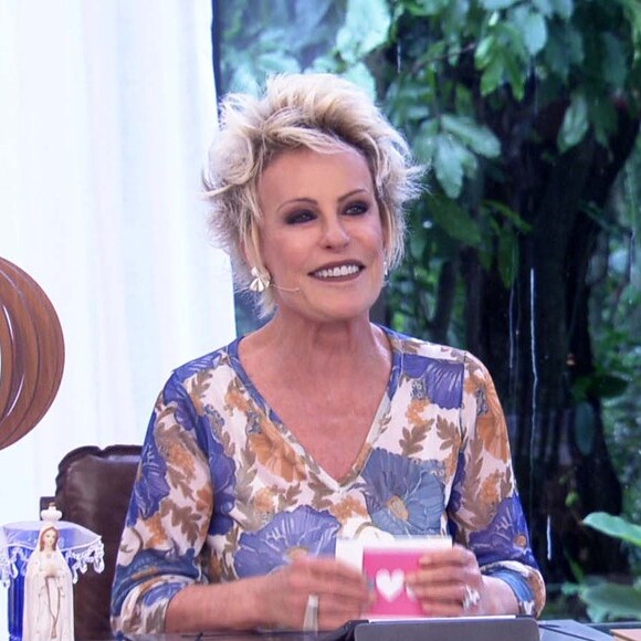 Ana Maria Braga foi surpreendida por abelha ao cozinhar no 'Mais Você'. Inseto invadiu o seu cabelo