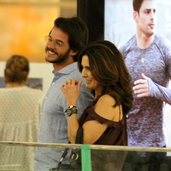 Fátima Bernardes tem aprovação dos trigêmeos em namoro com Túlio Gadêlha