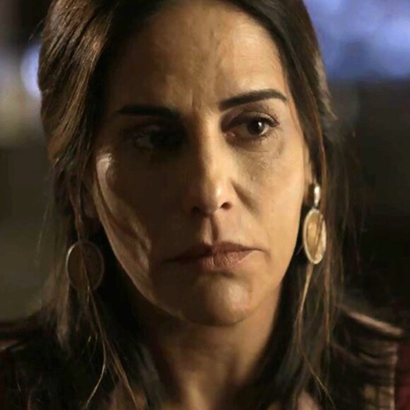 Elizabeth (Gloria Pires) provoca um acidente que resulta na morte de Renan (Marcello Novaes), na novela 'O Outro Lado do Paraíso'