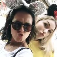 Sasha Meneghel usa tiara da Minnie em parque da Disney: 'Criança feliz'